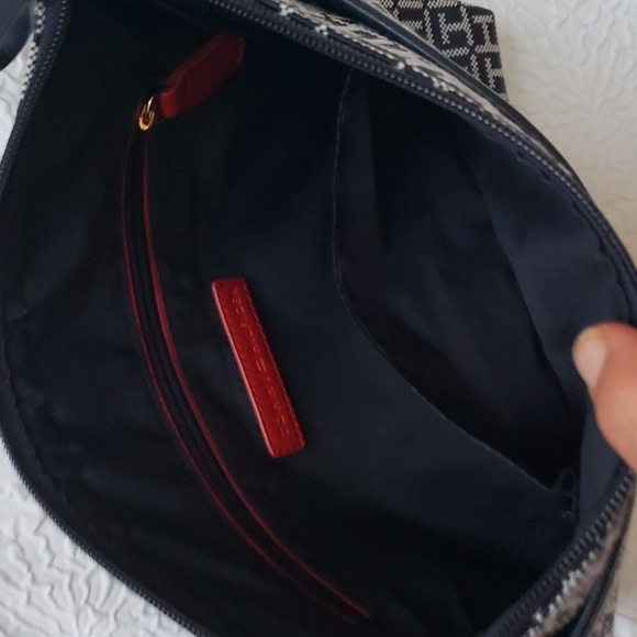 Tommy Hilfiger Garden Classic II Mono Canvas Crossbody Adjustable Strap Bag - Picture 9 of 11